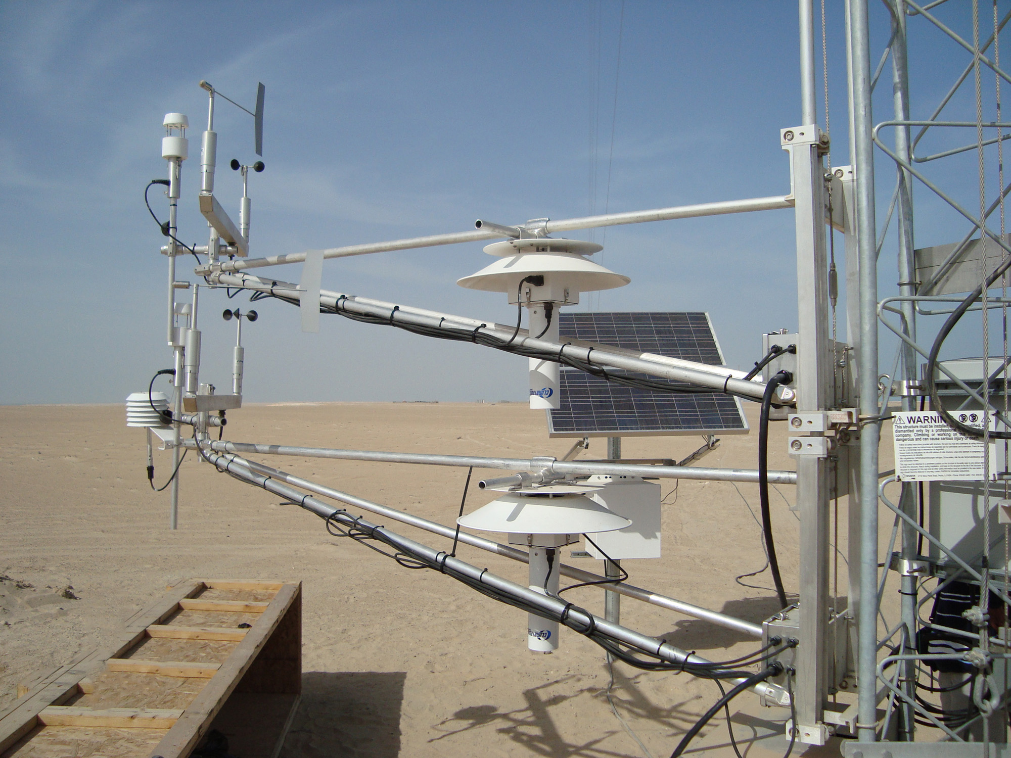 Sonic on Tower in Dubai